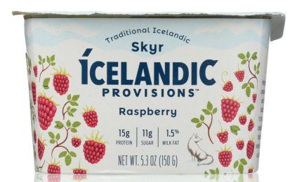 ICELANDIC PROVISIONS: Traditional Skyr Raspberry Yogurt (5.30 oz)